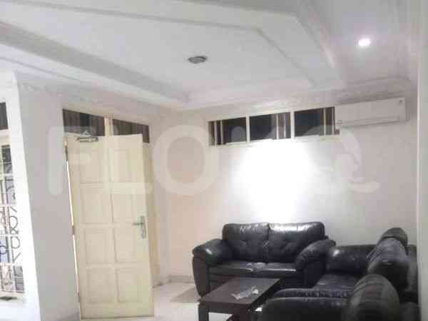 Disewakan Rumah 5 BR, Luas 250 m2 di Jl. Kediri, Menteng 4