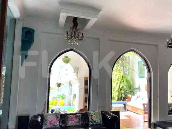 Disewakan Rumah 4 BR, Luas 400 m2 di Jl. Ki Mangunkarsoro, Menteng 8