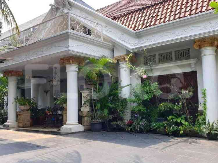 800 sqm, 5 BR house for sale in Jl. Yusuf Adiwinata, Menteng 1