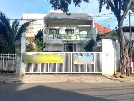 400 sqm, 5 BR house for sale in Jl HOS Cokroaminoto, Menteng 5