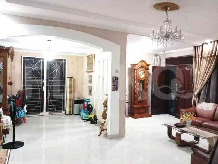 Dijual Rumah 4 BR, Luas 600 m2 di Jl. H. Agus Salim, Menteng 5