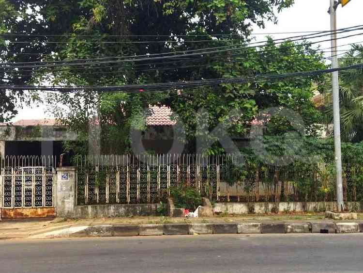 300 sqm, 4 BR house for sale in Jl. Madiun, Menteng 3