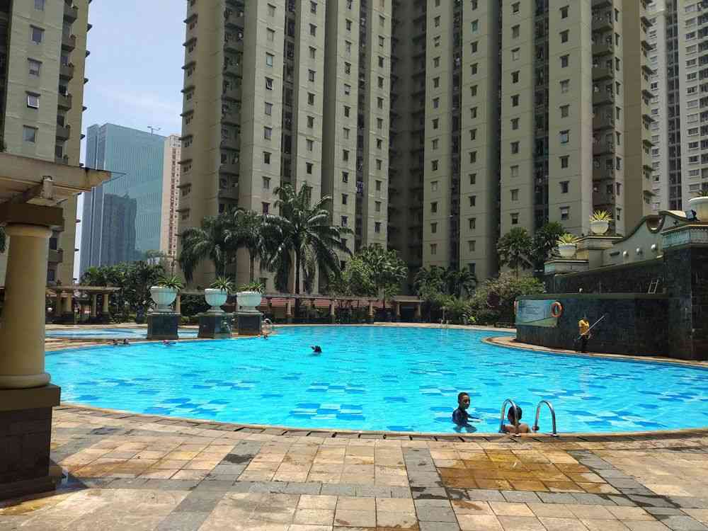 Kolam renang Mediterania Palace Kemayoran