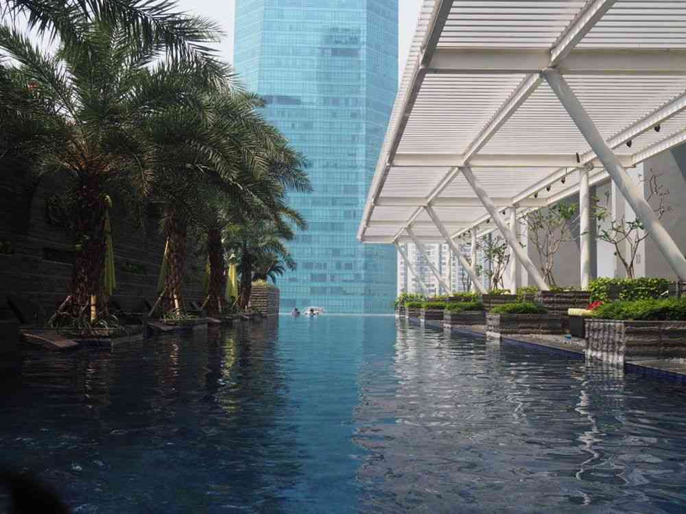 Swimming pool Neo Soho Residence