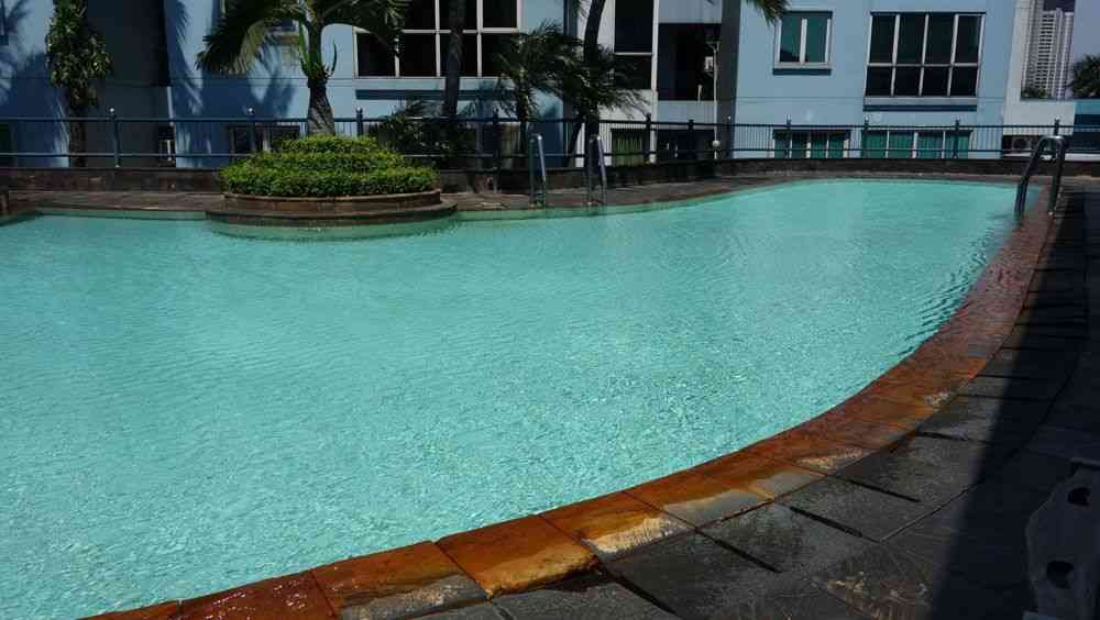 Swimming pool Puri Imperium Apartment