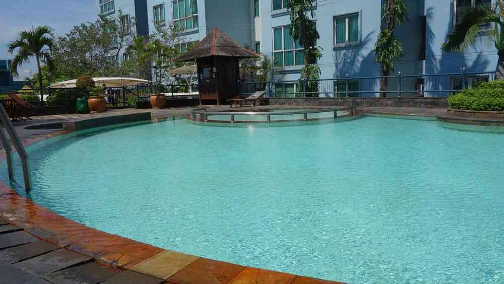 Kolam renang Puri Imperium Apartemen