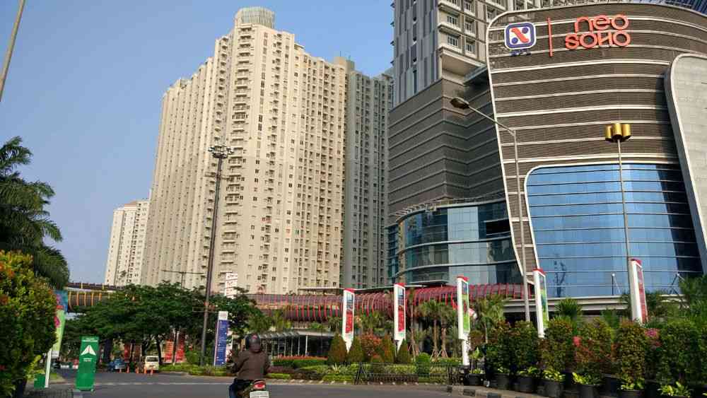 Shopping Mall Royal Mediterania Garden Residence