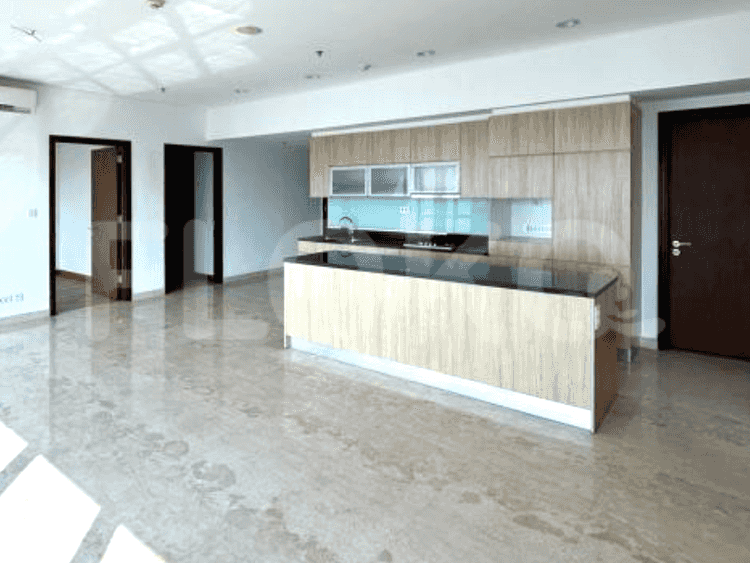 Dijual Apartemen 3 BR, Lantai 19, Luas 135 m2 di Kuningan 1