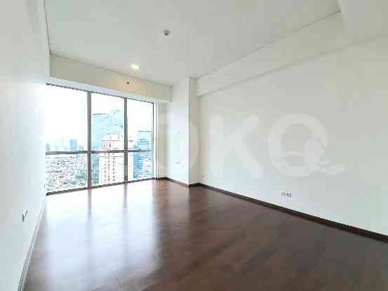 Dijual Apartemen 2 BR, Lantai 18, Luas 131 m2 di Sudirman 5