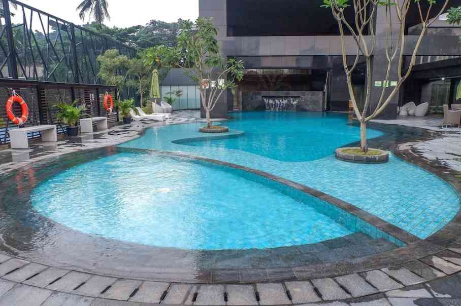 Kolam renang Aryaduta Suites Semanggi