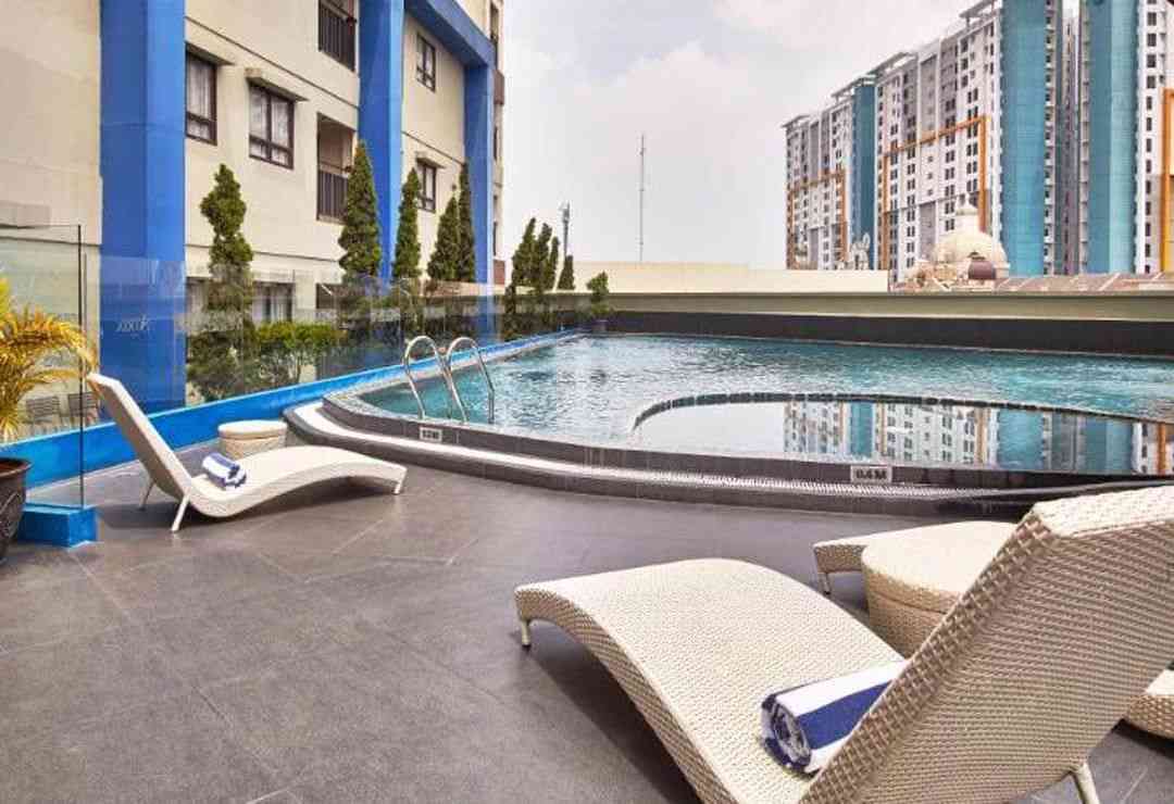 Kolam Renang Atria Residence Paramount