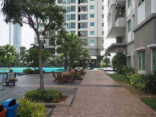 Kolam renang thamrin residence apartemen