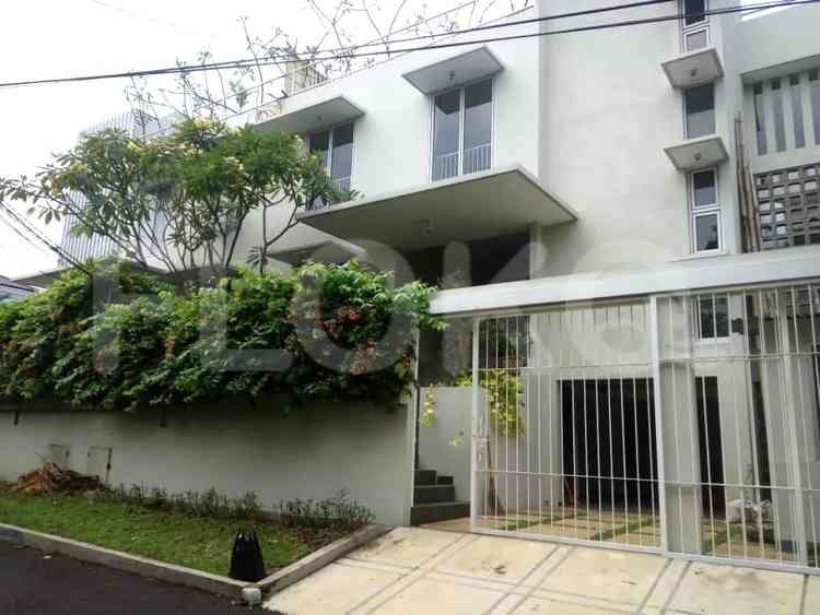 Disewakan Rumah 4 BR, Luas 400 m2 di jl. Jaya Mandala, Mega Kuningan 11