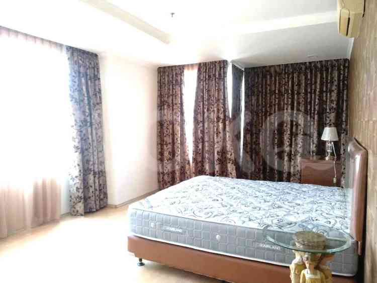 218 sqm, 28th floor, 4 BR apartment for sale in Sudirman 1