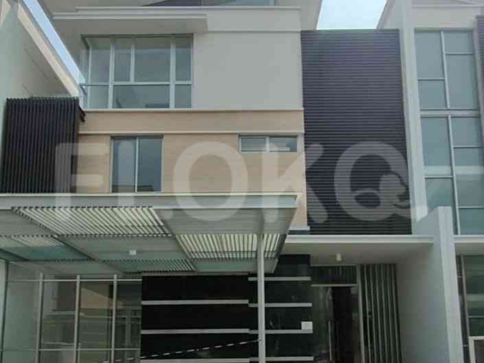 Disewakan Rumah 4 BR, Luas 300 m2 di Golf Island Cluster Mozart, Kamal Muara 21