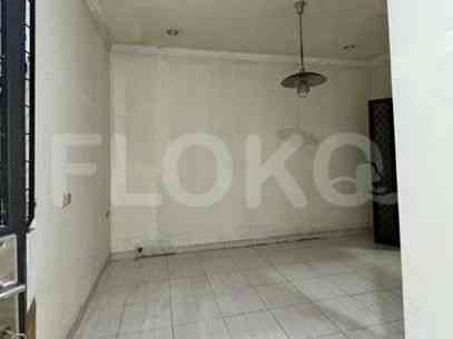 Disewakan Rumah 6 BR, Luas 300 m2 di Jl. Keadilan Raya, Glodok 3