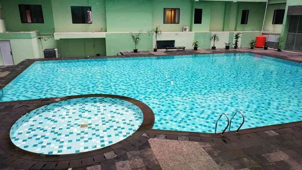 kolam renang menteng square apartemen